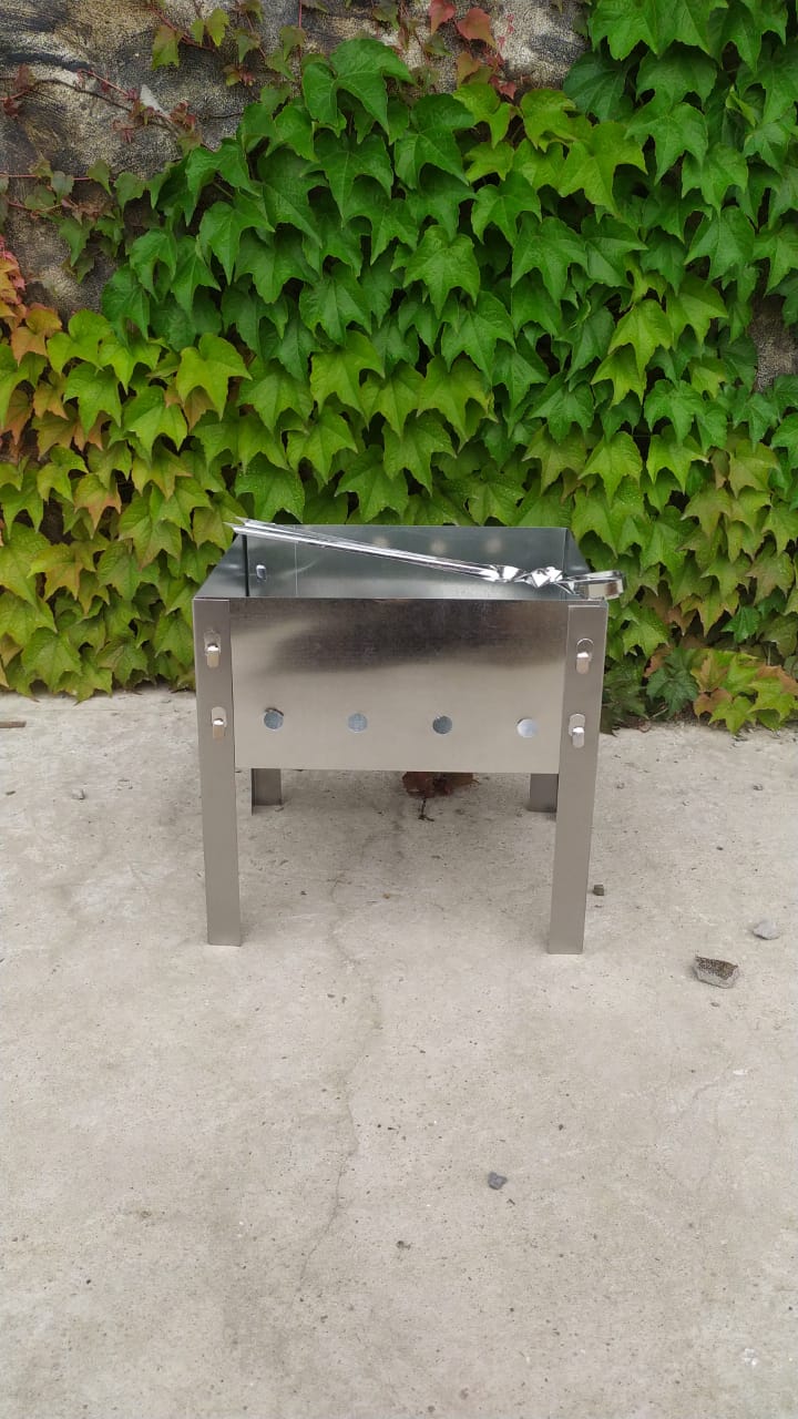 Мангал 300*250*140мм, 5 шампуров, в коробке,уп.1 шт